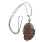 <span class='ref_item'>52 -</span> <span class="object_title">COLGANTE Y CADENA EN PLATA DE LEY 925  CON OBSIDIANA DE HIELO TALLADA CON ROSTRO ORIENTAL</span>  <p><span class="technical_description">Colgante y cadena realizados en plata de ley 925. El colgante tallado sobre obsidiana de hielo, representa el rostro de Guanyin Diosa de la Misericordia en la cultura china, se remata con bola repujada y asa para colgar. Medidas: 8,5 cm x 4cm<br/>Cadena cordón articulado con cierre de reasa. Longitud: 55 cm. </span><br>Peso: <span class="PESO_HCES1">55,70</span> <span class="PESOUMED_HCES1">gr.</span><br></p>