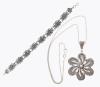 <span class='ref_item'>64 -</span> <span class="object_title">COLGANTE CON CADENA  Y PULSERA EN PLATA DE LEY  925  CON FILIGRANA</span>  <p><span class="technical_description">Lote formado por conjunto de colgante con cadena y pulsera realizados en plata de ley 925. y con técnica de filigrana. El Colgante tiene forma de flor de seis pétalos y asa grande<br/>Medidas: 5 cm x 3,5 cm. Cadena veneciana con cierre de reasa. Longitud: 40 cm<br/>La pulsera articulada formada por escudos de filigrana con cierre mosquetón y longitud de 19cm</span><br>Peso: <span class="PESO_HCES1">15</span> <span class="PESOUMED_HCES1">gr.</span><br></p>