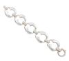 <span class='ref_item'>94 -</span> <span class="object_title">PULSERA EN PLATA DE LEY 925 CON GRANDES ESLABONES CALADOS</span>  <p><span class="technical_description">Pulsera realizada en plata de ley 925 formada por grandes eslabones calados en su parte interior, unidos por eslabones ovales gallonados más pequeños formando una original composición geometrica.<br/>Cierre: Mosquetón con detalle náutico<br/>Medidas: Longitud: 20 cm. Ancho: 3,4 cm<br/> </span><br>Peso: <span class="PESO_HCES1">26</span> <span class="PESOUMED_HCES1">gr.</span><br></p>