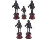 <span class='ref_item'>137 -</span> <span class="object_title">LOTE DE 5 BRONCES REPRESENTANDO UNA FIGURA HISTÓRICA MASCULINA</span>   <p><span class="technical_description">Lote formado por 5 esculturas en bronce con una pátina de color oscura montadas sobre una peana circular de madera tallada. Representando una figura histórica masculina con vestimenta de época. Cuatro de ellas del mismo tamaño (20cm de altura) y otra más pequeña (14cm de altura). Las cuatro más grandes aparecen firmadas como Pachetti en el borde de la base de bronce. En algunas cuesta un poco identificar la firma. A dos de las esculturas grandes les falta el libro que portan las otras dos. La pequeña no esta firmada y tiene un desperfecto en la parte trasera de la peana de madera.</span><br></p>