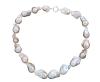 <span class='ref_item'>216 -</span> <span class="object_title">COLLAR DE GRANDES PERLAS CULTIVADAS DE COLOR BLANCO Y FORMAS BARROCAS CON BROCHE EN PLATA DE LEY 925</span>  <p><span class="technical_description">Collar con grandes perlas cultivadas en agua dulce de color blanco y formas barrocas, situadas en degradé, las mas grandes en el centro y ligeramente más pequeñas hacia los extremos. Medidas aprox. entre : 2,5 cm de largas x 2 cm de ancho y 2 cm de largo  x 1 cm de ancho. Broche realizado en plata de ley 925 con cierre de mosquetón motivo náutico<br/>Longitud: 50 cm</span><br>Peso: <span class="PESO_HCES1">139,4</span> <span class="PESOUMED_HCES1">gr.</span><br></p>