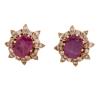 <span class='ref_item'>45 -</span> <span class="object_title">PENDIENTES ROSETA EN ORO DE 18 KT. CON RUBIES Y DIAMANTES</span>  <p><span class="technical_description">Pareja de pendientes realizados en oro de 18 kt. de diseño clásico roseta, adornados por rubíes en talla oval con peso total aprox. 2.80ct y orlas de diamantes formando pétalos en talla brillante con peso total aprox. 1.30 ct. Cierre: Omega<br/>Ref. 69616</span><br>Peso: <span class="PESO_HCES1">7</span> <span class="PESOUMED_HCES1">gr.</span><br></p>