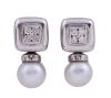 <span class='ref_item'>213 -</span> <span class="object_title">PENDIENTES DESMONTABLES EN ORO DE 18 KT. CON PERLAS AUSTRALIANAS  Y DIAMANTES</span>  <p><span class="technical_description">Pareja de pendientes realizados en oro de 18 kt. con parte superior adornada en el centro por diamantes en talla brillante con peso total aprox. 0.45 ct y la parte colgante con perla Australiana cultivada ,calibrada aprox. 10 mm. Son desmontables y se pueden utilizar con la perla o solo con la parte superior. Cierre: Presión<br/>Ref. 2321</span><br>Peso: <span class="PESO_HCES1">10,10</span> <span class="PESOUMED_HCES1">gr.</span><br></p>