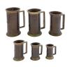 <span class='ref_item'>152 -</span> <span class="object_title">LOTE DE 6 JARRAS DE MEDIDA ANTIGUAS</span>   <p><span class="technical_description">Lote formado por seis jarras de medida antiguas realizadas en metal dorado. Utilizadas históricamente para medir líquidos como leche, vino o aceite. Tienen forma cilíndrica y un asa cada una. Las medidas de cada una de mayor a menor son: 10DL, 8DL, 6DL, 4DL, 2DL y 1DL.</span><br></p>