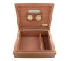 <span class='ref_item'>159 -</span> <span class="object_title">HUMIDOR DE MADERA DE CEDRO PARA PUROS</span>   <p><span class="technical_description">Esta caja es un humidor de madera para puros con capacidad aprox para 25-30 puros. Incluye un higrómetro analógico y un humidificador para mantener la humedad adecuada. El interior está revestido de madera de cedro, lo que ayuda a suavizar el tabaco y mantener el aroma. Además el interior también cuenta con un separador de madera removible para organizar los puros. Medidas: 12 x 30.5 x 24cm</span><br></p>