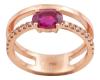 <span class='ref_item'>5 -</span> <span class="object_title">SORTIJA EN ORO DE 18 KT. CON RUBÍ Y DIAMANTES CHAMPAGNE</span>  <p><span class="technical_description">Sortija realizada en oro de 18 kt. con original diseño de doble banda en oro rosado, con rubí central en talla oval engastado en garras y peso aprox. de 1 ct, adornado a los lados por bandas de diamantes champagne en talla brillante engastados en grano con peso total aprox. de 0.20 ct<br/>Medida sortija: 12</span><br>Peso: <span class="PESO_HCES1">5,2</span> <span class="PESOUMED_HCES1">gr.</span><br></p>