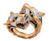 <span class='ref_item'>83 -</span> <span class="object_title">SORTIJA CON CABEZAS DE LOBO CRUZADAS EN ORO DE 18 KT. DIAMANTES Y ESMALTES</span>  <p><span class="technical_description">Sortija con cabezas de lobo cruzadas realizada en oro de 18 kt. con acabado texturizado de estilo rugoso. Destacan las fauces abiertas de las cabezas con dientes en oro blanco. Esta decorada por diamantes en talla brillante con peso total aprox. 0.12 ct y por esmaltes de colores blanco y verde. Medida sortija : 12 . Incorpora flexi en el interior<br/> </span><br>Peso: <span class="PESO_HCES1">22,20</span> <span class="PESOUMED_HCES1">gr.</span><br></p>