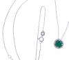 <span class='ref_item'>243 -</span> <span class="object_title">COLGANTE Y CADENA EN ORO DE 18 KT. CON ESMERALDA Y DIAMANTES</span>  <p><span class="technical_description">Colgante y cadena realizados en oro de 18 kt. El colgante con esmeralda central en talla redonda con peso aporx. 0.60 ct y orla de diamantes en talla brillante con peso total aprox. 0.13 ct. Cadena de fino eslabón barbado y cierre con reasa. Longitud: 45 cm. Se puede poner también, por asa en la cadena, en 40 cm</span><br>Peso: <span class="PESO_HCES1">1,30</span> <span class="PESOUMED_HCES1">gr.</span><br></p>