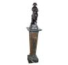 <span class='ref_item'>164 -</span> <span class="object_title">MAGNIFICA ESCULTURA EN BRONCE DE NAPOLEÓN BONAPARTE SOBRE UN GRAN PEDESTAL DE MÁRMOL VERDE.</span>   <p><span class="author">Emile PINEDO (1840-1916)</span> <br><span class="technical_description">Se representa a Napoleón Bonaparte con su característico sombrero bicornio, una mano metida en el chaleco y con la otra sosteniendo una medalla. FIRMADA EN LA BASE.<br/>La escultura descansa sobre una peana de mármol verde veteado en forma octogonal, con una corona y la letra 'N' en el frontal. Esta peana descansa a su vez sobre un gran pedestal de mármol verde veteado en forma de columna, decorada con herrajes dorados.<br/>Medidas de la escultura: 67 x 19.5 x 19cm. Medidas totales: 190 x 43.5 x 43.5cm</span><br></p>