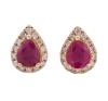 <span class='ref_item'>68 -</span> <span class="object_title">PENDIENTES EN ORO DE 18 KT. CON RUBIES Y DIAMANTES</span>  <p><span class="technical_description">Pareja de pendientes realizados en oro de 18kt. con rubíes centrales en talla perilla engastada en garra y peso total aprox. 0.70 ct y orlas de diamantes en talla brillante con peso total aprox. 015 ct.<br/>Cierre: Presión</span><br>Peso: <span class="PESO_HCES1">1,65</span> <span class="PESOUMED_HCES1">gr.</span><br></p>