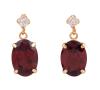 <span class='ref_item'>119 -</span> <span class="object_title">PENDIENTES EN ORO DE 18 KT. CON GRANATES Y DIAMANTES</span>  <p><span class="technical_description">Pareja de pendientes realizados en oro de 18 kt. con granates en tallas ovales facetadas engastadas en garras con peso total aprox.1.60ct. En la parte superior diamantes en talla brillante con peso total aprox.0.10 ct<br/>Cierre: Presiones de silicona</span><br>Peso: <span class="PESO_HCES1">1</span> <span class="PESOUMED_HCES1">gr.</span><br></p>