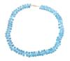<span class='ref_item'>132 -</span> <span class="object_title">COLLAR CON BROCHE EN ORO DE 18 KT. FORMADO POR TOPACIOS AZULES EN TALLA BRIOLETTE</span>  <p><span class="technical_description">Collar con broche realizado en oro de 18 kt. Formado por bonitos topacios en azul Swisse en talla briolette enfilados en forma de racimos por todo el collar Cierre: Mosquetón. Longuitud: 45 cm</span><br>Peso: <span class="PESO_HCES1">77,80</span> <span class="PESOUMED_HCES1">gr.</span><br></p>
