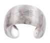 <span class='ref_item'>168 -</span> <span class="object_title">BRAZALETE RÍGIDO ESTRIADO EN PLATA DE LEY 925</span>  <p><span class="technical_description">Brazalete rígido estriado realizado en plata de ley 925. De diseño elegante y minimalista<br/>Medidas: 3,8 cm en su parte más ancha y 6 cm de ovalo interior</span><br>Peso: <span class="PESO_HCES1">40</span> <span class="PESOUMED_HCES1">gr.</span><br></p>