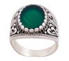<span class='ref_item'>185 -</span> <span class="object_title">SORTIJA DE GRAN TAMAÑO EN PLATA DE LEY 925 Y ADORNO DE ÁGATA  VERDE Y ONIX</span>  <p><span class="technical_description">Sortija de gran tamaño realizada en plata de ley 925 con adorno central de ágata verde en placa de forma oval  con bisel de pequeños lóbulos y orla de onix en tallas redondas<br/>Adorno de motivos vegetales en los hombros de la sortija. (Señales de uso)<br/>Medida sortija: 24</span><br>Peso: <span class="PESO_HCES1">11</span> <span class="PESOUMED_HCES1">gr.</span><br></p>