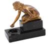 <span class='ref_item'>84 -</span> <span class="description">"DIOSA DEL AGUA" </span>  <p><span class="description">Escultura estilo Art Deco realizada en bronce dorado sobre una base de mármol negro veteado.<br>La escultura representa a una mujer desnuda, arrodillada, recogiendo agua con un cuenco.<br>Medidas: 13 x 13 x 6 cm. Peso: 1066.2 gr</span></p>