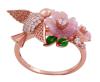 <span class='ref_item'>124 -</span> <span class="object_title">SORTIJA EN PLATA DE LEY 925 CHAPADA EN ORO ROSA, CON NACAR, ESMALTE Y CIRCONITA. JOYERÍA EXCLUSIVA MODERNA</span>  <p><span class="technical_description">Sortija realizada en plata de ley 925, chapada en oro rosa, con delicado diseño de flores y ave, con detalle de nácar como flores, esmaltes como hojas y adorno de circonitas en talla brillante<br/>Ref: 2121<br/>Medida sortija: 19</span><br>Peso: <span class="PESO_HCES1">3,9</span> <span class="PESOUMED_HCES1">gr.</span><br></p>