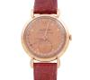 <span class='ref_item'>15 -</span> <span class="object_title">RELOJ VINTAGE DE PULSERA "JAEGER-LECOULTRE" TRIPLE CALENDARIO EN ORO DE 18 KT. CUERDA MANUAL</span>  <p><span class="technical_description">Reloj de pulsera vintage años 40-50 "JAEGER-LECOULTRE" triple calendario con caja realizada en oro 18kt. Movimiento de cuerda manual. Caja de 35mm con calendario central de mes, fecha y día la semana, esfera para segundero a las seis. Correa en piel roja con señales de uso y hebilla en metal. En estado de marcha<br/>Ref: 41997-12</span><br>Peso: <span class="PESO_HCES1">46,10</span> <span class="PESOUMED_HCES1">gr.</span><br></p>