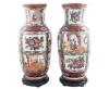 <span class='ref_item'>68 -</span> <span class="object_title">PAREJA DE JARRONES EN PORCELANA FABRICADA POR LA FUNDACIÓN DE GREMIOS (FG) EN ESPAÑA</span>   <p><span class="technical_description">Pareja de jarrones realizados en cerámica por la Fundación de Gremios (FG) en España. Decorados a mano. Con el sello en la base de ambos jarrones y las inscripciones 'made in Spain' y 'decorado a mano'. De estilo oriental representan motivos con escenas de figuras cortesanas y motivos florales en una paleta de colores vibrantes. También presentan relieves policromados. Colocados sobre una base de madera teñida en negro.<br/>Medidas con base: 42.5 cm de altura x 15.5 cm de diámetro.</span><br></p>