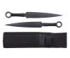 <span class='ref_item'>141 -</span> <span class="object_title">PAREJA DE DAGAS NINJA (KUNAI)</span>   <p><span class="technical_description">Pareja de dagas KUNAI. Los Kunais eran una herramienta y arma tradicional japonesa de hoja corta y generalmente triangular, provista de un mango metálico que suele terminar en un anillo. Originalmente concebido como un arma utilitaria, podía emplearse también como arma de mano o arrojadiza. El mango tiene un cordaje negro alrededor para mayor comodidad en el agarre. De color negro.<br/>Se acompaña de funda para guardar y transportar.<br/>Medidas: 23cm</span><br></p>