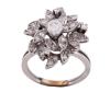 <span class='ref_item'>7 -</span> <span class="object_title">SORTIJA VINTAGE ROSETÓN EN PLATINO CON DIAMANTES</span>  <p><span class="technical_description">Sortija vintage con diseño de rosetón o racimo realizada en Platino y adornada por diamantes en talla brillante con peso total aprox. de 0.90 ct.( el central de peso aprox.0.15 ct.)engastados en grano sobre caja de engaste alta.<br/>Medida sortija: 12<br/>Ref: 4756</span><br>Peso: <span class="PESO_HCES1">7,2</span> <span class="PESOUMED_HCES1">gr.</span><br></p>