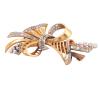 <span class='ref_item'>40 -</span> <span class="object_title">BROCHE VINTAGE ESTILO CHEVALIER EN ORO DE 18 KT. Y PLATINO CON DIAMANTES</span>  <p><span class="technical_description">Broche vintage de estilo Chevalier realizado en oro de 18 kt. y partes en Platino. Con diseño de gran lazo con partes caladas y bandas adornadas por diamantes en tallas antiguas: rosa y 8/8 , engastados en grano y en garras con peso total aprox. 1.20 ct.<br/>Cierre: Aguja con mecanismo de seguridad. Medidas: 7,4 cm x 4 cm<br/>Ref. 4830</span><br>Peso: <span class="PESO_HCES1">18,6</span> <span class="PESOUMED_HCES1">gr.</span><br></p>