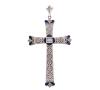 <span class='ref_item'>89 -</span> <span class="object_title">COLGANTE CON FORMA DE CRUZ LATINA ESTILO ART DÉCO EN ORO DE 18 KT. Y PLATINO CON DIAMANTES Y ZAFIROS</span>  <p><span class="technical_description">Colgante con forma de cruz latina estilo Art Déco realizado en oro de 18 kt. y parte superior decorada con Platino cubierto por diamantes en talla antigua Rosa con peso total aprox. 0.11 ct. y por zafiros en pequeñas tallas con peso total aprox. 0.25 ct.<br/>Medidas: 5 cm x 3 cm<br/>Ref: 4818</span><br>Peso: <span class="PESO_HCES1">3,10</span> <span class="PESOUMED_HCES1">gr.</span><br></p>