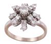 <span class='ref_item'>37 -</span> <span class="object_title">SORTIJA EN ORO DE 18 KT. DISEÑO DE ROSETA CON DIAMANTES</span>  <p><span class="technical_description">Sortija realizada en oro de 18 kt. con diseño de flor, compuesta por diamantes en talla brillante con peso total aprox. 1 ct.<br/>Medida sortija: 12</span><br>Peso: <span class="PESO_HCES1">5</span> <span class="PESOUMED_HCES1">gr.</span><br></p>