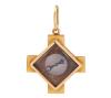<span class='ref_item'>182 -</span> <span class="object_title">COLGANTE EN FORMA DE CRUZ GRIEGA CON BRÚJULA INTERIOR EN ORO DE 18 KT. FINALES SIGLO XIX</span>  <p><span class="technical_description">Colgante con forma de cruz griega realizado en oro de 18 kt. original diseño con brújula interior de agujas pavonadas en negro y esmaltes de color marcando los puntos cardinales y cristales abiertos. Marcas o punzones de oro ingleses de finales del siglo XIX.<br/>Medidas: 5 cm de longitud con asa para colgar x 3,2 cm de ancho</span><br>Peso: <span class="PESO_HCES1">15,20</span> <span class="PESOUMED_HCES1">gr.</span><br></p>
