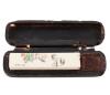 <span class='ref_item'>133 -</span> <span class="object_title">SELLO CHINO TRADICIONAL DE PIEDRA NATURAL CON MICROGRABADO Y ESTUCHE A MEDIDA</span>   <p><span class="technical_description">Antiguo sello personal caligráfico chino realizado en piedra natural. Uno de los laterales está decorado con un micrograbado de ratones, flores y frutas que simboliza la abundancia y la prosperidad, además de unos caracteres asiáticos. A lo largo de otro de sus laterales presenta textos grabados con fina maestría. En la base se encuentra la cara del sello de estilo Zhuwen que significa (caracteres rojos).<br/>Se acompaña de estuche o caja para almacenarlo hecha a medida. En el extremo inferior del estuche se aprecia el compartimento cuadrado que contiene la pasta de tinta roja tradicional. Estuche con desperfectos.<br/>Medidas sello: 7 x 1.6 x 1.6cm.  Medidas con estuche: 10.5 x 3cm</span><br></p>