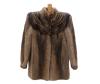 <span class='ref_item'>171 -</span> <span class="object_title">CHAQUETÓN DE LOMOS DE NUTRIA</span>   <p><span class="technical_description">Chaquetón de lomos de nutria con hombros marcados y detalle sobre ellos, cuello alto sin solapa, bolsillos laterales y mangas cerradas. Interior con forro satinado de color camel en él sobre la parte izquierda destaca el monograma bordado con las iniciales P y G entrelazadas<br/>Talla aprox. 40 - 42</span><br></p>