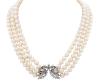 <span class='ref_item'>31 -</span> <span class="object_title">COLLAR CON TRES HILOS DE PERLAS CULTIVADAS Y BROCHE CON FORMA DE MARIPOSA EN PLATINO Y DIAMANTES</span>  <p><span class="technical_description">Collar vintage formado por tres hilos de perlas cultivadas de color blanco , calibradas aprox. 9 mm - 9,5 mm. con especial broche con forma de mariposa realizado en  Platino y adornado por diamantes en talla brillante con peso total aprox. 2 ct.<br/>Cierre: Cajas con lengüeta. Longitud: 50 cm</span><br>Peso: <span class="PESO_HCES1">178,40</span> <span class="PESOUMED_HCES1">gr.</span><br></p>