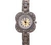 <span class='ref_item'>207 -</span> <span class="object_title">RELOJ DE PULSERA PARA SRA. EN PLATA DE LEY 925 CON MARCASITAS. MECANISMO DE CUARZO</span>  <p><span class="technical_description">Reloj vintage realizado en plata de ley 925. Caja y brazalete integrado adornados por marcasitas. La caja con forma lobular, esfera de fondo blanco y dorado con números romanos esta adornada por bisel de marcasitas. El brazalete con eslabones rectangulares también adornados por marcasitas. Mecanismo de cuarzo. En estado de marcha<br/>Cierre de pestaña. Longitud: 16,5 cm</span><br>Peso: <span class="PESO_HCES1">41,60</span> <span class="PESOUMED_HCES1">gr.</span><br></p>