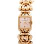<span class='ref_item'>61 -</span> <span class="object_title">RELOJ PULSERA  VINTAGE "VACHERON CONSTANTIN GENÈVE" PARA SRA.CAJA Y BRAZALETE EN ORO DE 18 KT. MECANISMO DE CUERDA MANUAL</span>  <p><span class="technical_description">Reloj de pulsera vintage para Sra. "VACHERON CONSTANTIN GENÈVE", caja y brazalete integrado realizados en oro de 18 kt. Caja cuadrada y bisel liso, esfera de color beige con indices básicos y número arábigos, medidas: 18 mm x 18 mm. Brazalete escultórico de eslabones anidados característicos de mediados del siglo XX.<br/>Mecanismo de cuerda manual. En estado de marcha</span><br>Peso: <span class="PESO_HCES1">55</span> <span class="PESOUMED_HCES1">gr.</span><br></p>