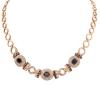 <span class='ref_item'>20 -</span> <span class="object_title">GARGANTILLA VINTAGE EN ORO DE 14 KT. CON ZAFIROS Y DIAMANTES</span>  <p><span class="technical_description">Gargantilla vintage realizada en oro de 14 kt. con parte central adornada por zafiros en tallas oval y redonda con peso total aprox. 6.05 ct. y por diamantes en talla brillante con peso total aprox. 2.20 ct. Partes laterales con eslabones ovales en degradé <br/>Cierre: Caja con lengüeta. Longitud: 40 cm<br/>Ref: 63813</span><br>Peso: <span class="PESO_HCES1">32,70</span> <span class="PESOUMED_HCES1">gr.</span><br></p>
