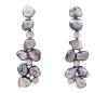 <span class='ref_item'>138 -</span> <span class="object_title">PENDIENTES LARGOS EN ORO DE 18 KT. CON PERLAS KESHI EN TONOS GRISES Y DIAMANTES</span>  <p><span class="technical_description">Pareja de pendientes largos realizados en oro de 18 kt. formados por perlas Keshi en oriente gris con formas barrocas y adornados por diamantes en talla brillante con peso total aprox. 0.16 ct.<br/>Cierre: Omega. Longitud: 4 cm<br/>Ref: 74668</span><br>Peso: <span class="PESO_HCES1">10,60</span> <span class="PESOUMED_HCES1">gr.</span><br></p>