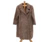 <span class='ref_item'>192 -</span> <span class="object_title">ABRIGO VINTAGE DE ASTRACÁN BEIGE</span>   <p><span class="technical_description">Abrigo vintage de Astracán en tono beige, con solapa amplia , mangas rectas y abiertas sin puño, parte delantera cruzada con adorno de grandes botones de resina color ámbar( lleva dos de repuesto), interior con forro de color marrón y etiqueta " RICARDO SABATES BARCELONA",bolsillo interior y la iniciales bordadas: M B. <br/>En buen estado<br/>Talla aprox. 40 - 42</span><br></p>