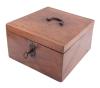<span class='ref_item'>142 -</span> <span class="object_title">ARQUETA DE ALMACENAJE EN MADERA NOBLE CON HERRAJES DE ESTILO CLÁSICO (S.XIX - ppios S.XX)</span>   <p><span class="technical_description">Arqueta antigua de formato cuadrangular realizada artesanalmente en madera noble maciza. Utilizada como purera para guardar y conservar los puros. También se empleaba originalmente como cofre de seguridad para documentos, costureros o cajas de campaña.<br/>En la tapa superior incorpora un asa metálica de transporte. En el interior sistema de cierre de la tapa mediante bisagras traseras de libro. Cuenta con cerradura en funcionamiento y con un escudo calado metálico de estilo clásico que protege la bocallave. (con llave). Desgaste y señales normales en la madera por el paso del tiempo.<br/>Medidas cerrada: 16 x 24.5 x 24.5cm</span><br></p>