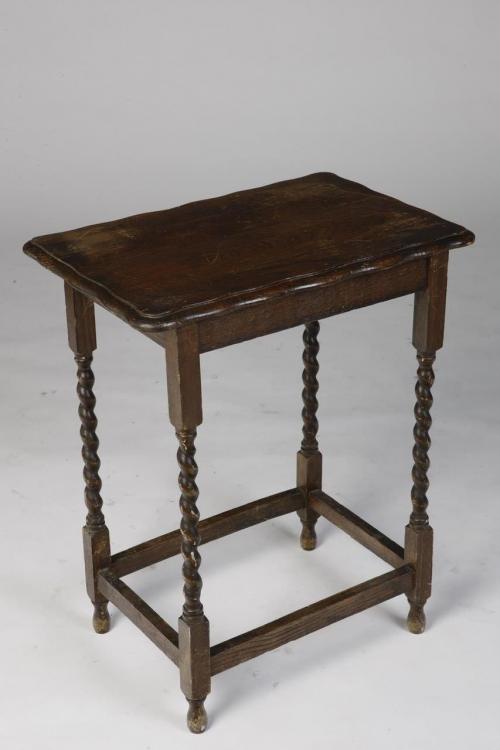 MESA AUXILIAR  ESTILO CASTELLANO