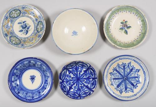 SEIS PLATOS EN CERAMICA DE MANISES, SIGLOS XIX-XX