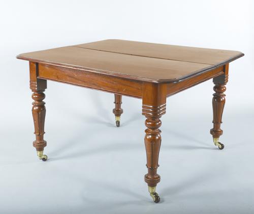 MESA DE COMEDOR ESTILO VICTORIANO
