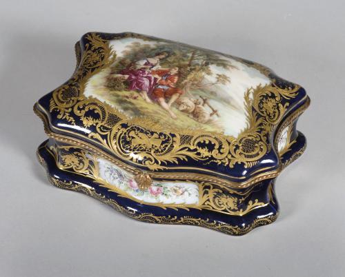 CAJA DE PORCELANA DE PARIS, S.XIX