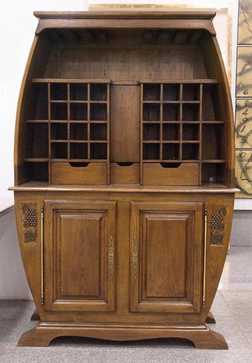 MUEBLE BOTELLERO Y COPERO JEAN UTGES LA BASTIDE, FRANCIA S.