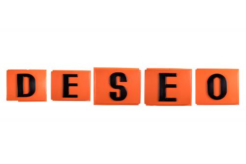 CONJUNTO DE PLACAS con las letras " D E S E O"  