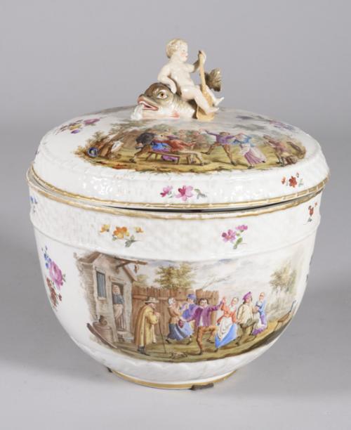 PONCHERA EN PORCELANA DE BERLIN FINALES DEL SIGLO XIX