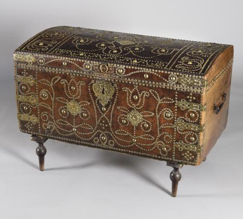 BAÚL ENCORADO, PROBABLEMENTE COLONIAL, SIGLO XVIII