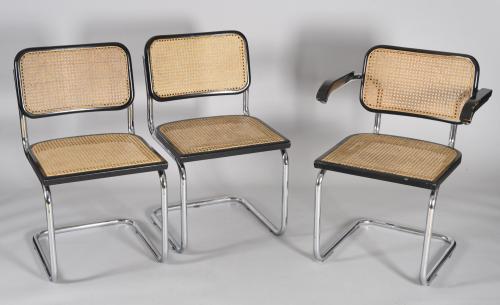 CONJUNTO DE TRES SILLAS, UNA CON BRAZOS,  DISEÑO MARCEL BRE