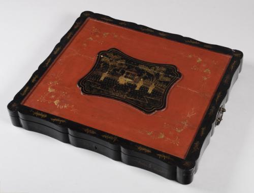 CAJA FILIPINA DE MANTÓN DE MANILA