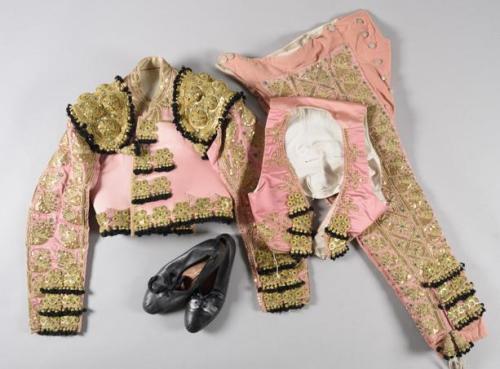 TRAJE DE LUCES EN ROSA Y ORO POSIBLEMENTE DEL TORERO TOMAS 