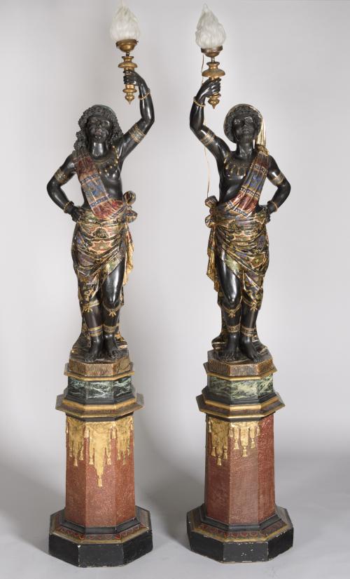 PAREJA DE TORCHEROS VENECIANOS, S. XIX