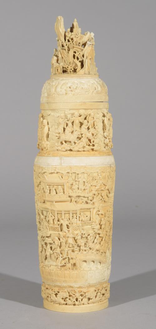 URNA CEREMONIAL ORIENTAL, SIGLO XIX. En marfil tallado.